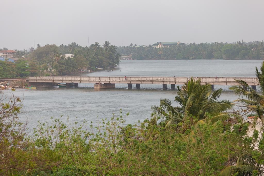 Navro Beach Resort Panadura Buitenkant foto