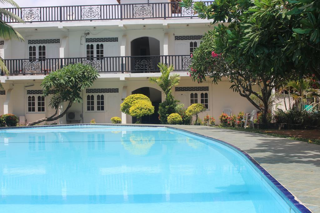 Navro Beach Resort Panadura Buitenkant foto