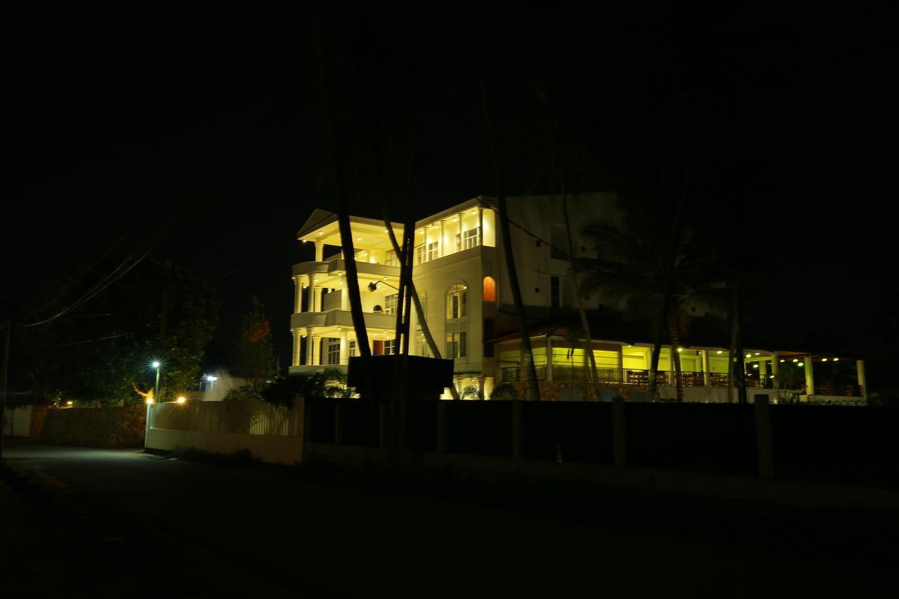 Navro Beach Resort Panadura Buitenkant foto