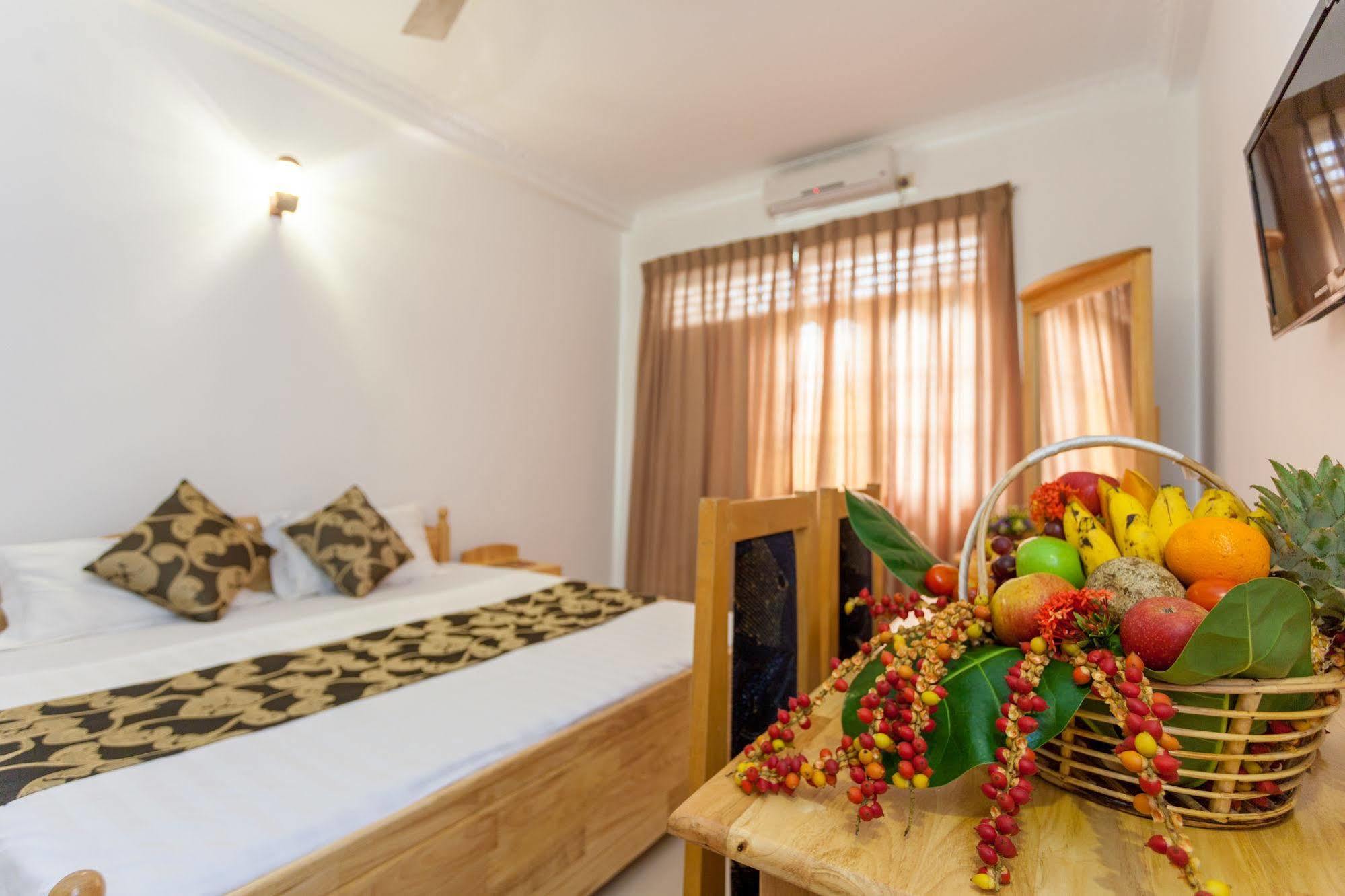 Navro Beach Resort Panadura Buitenkant foto