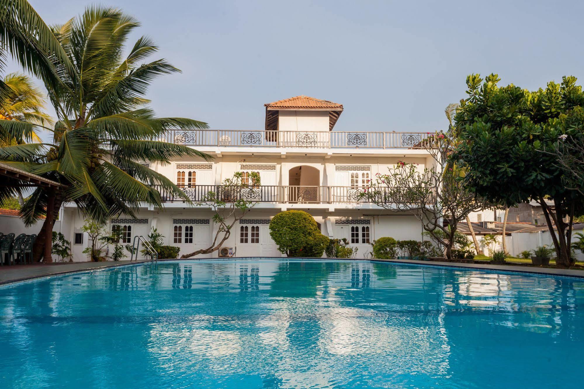 Navro Beach Resort Panadura Buitenkant foto