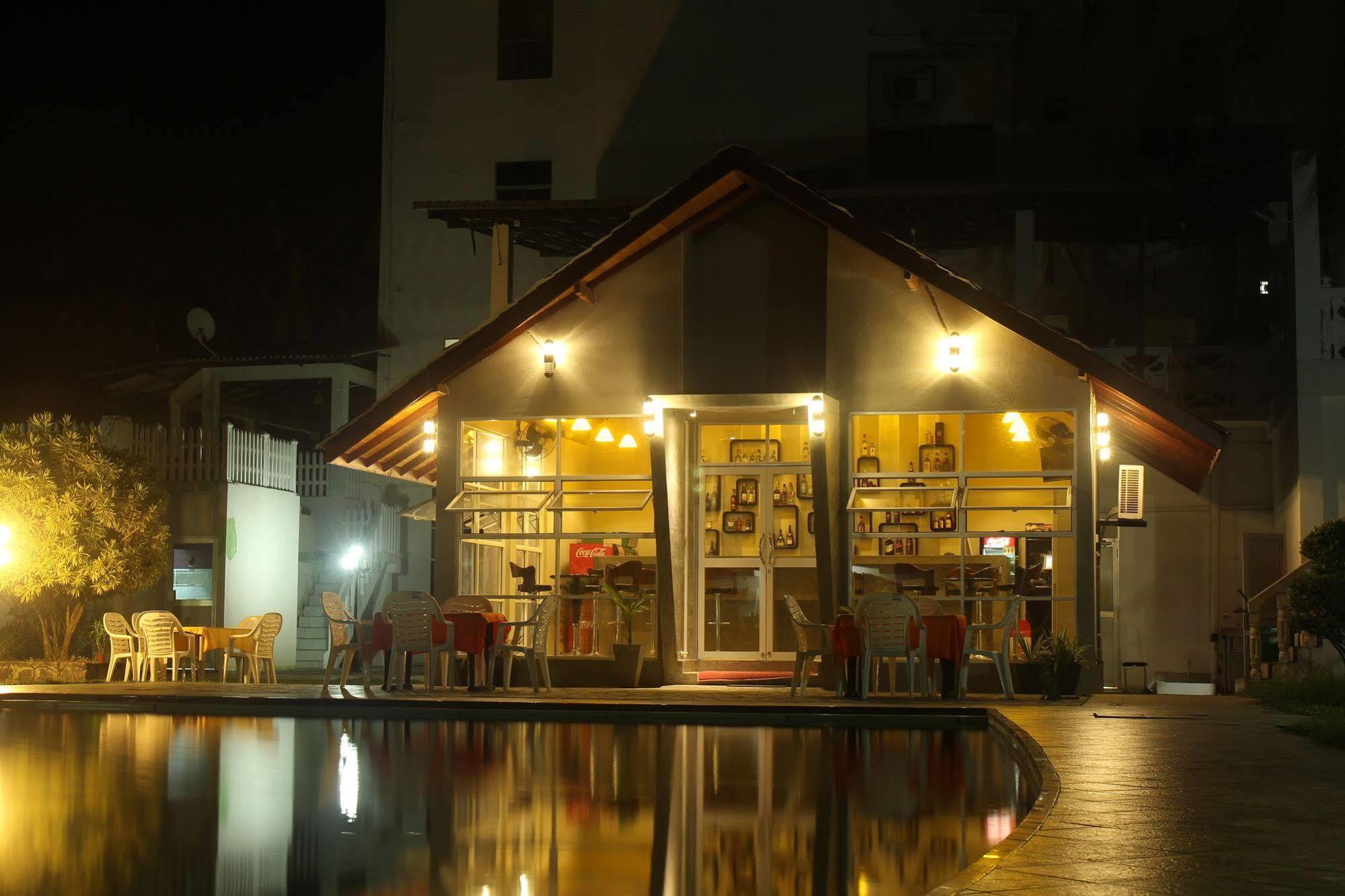 Navro Beach Resort Panadura Buitenkant foto
