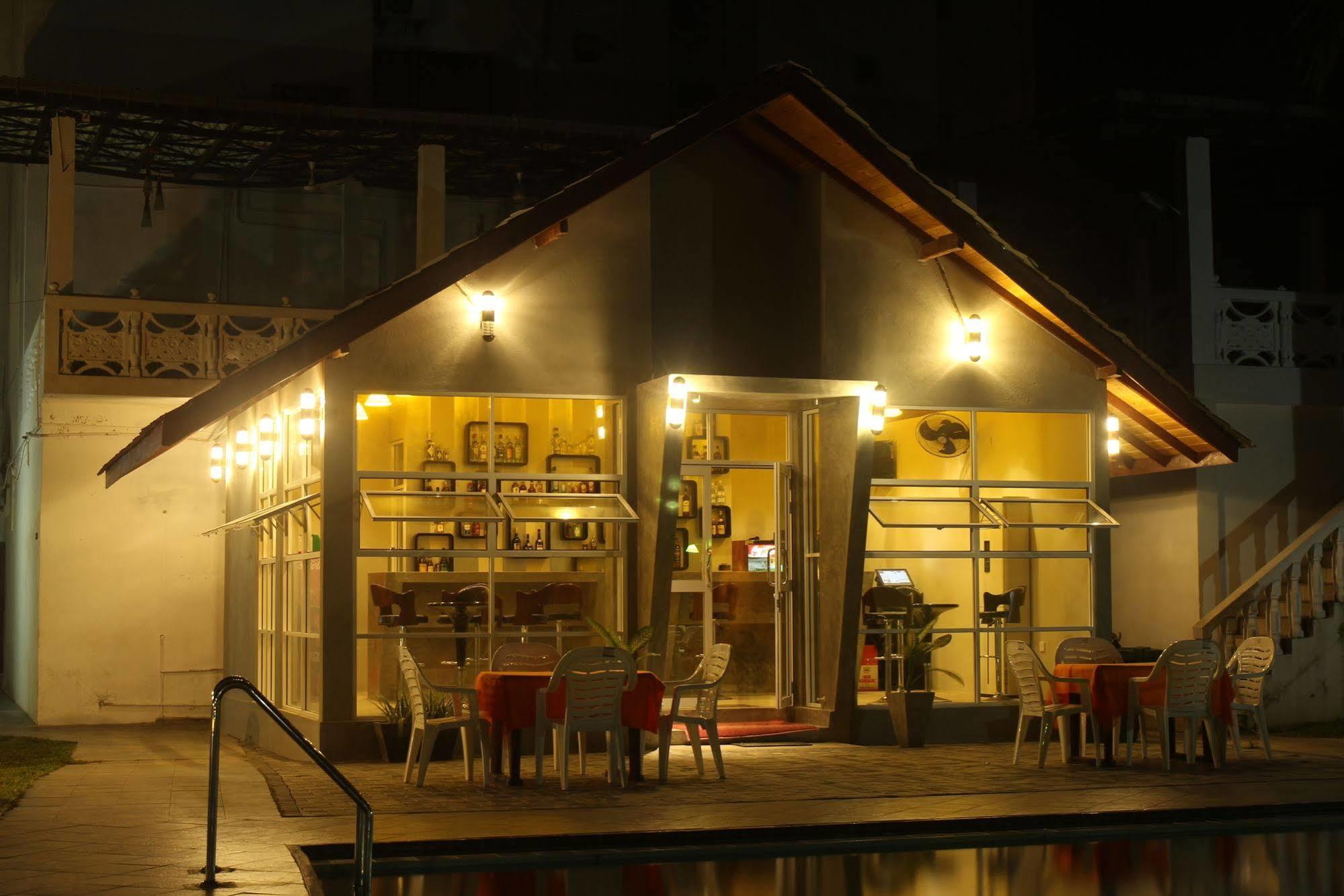Navro Beach Resort Panadura Buitenkant foto